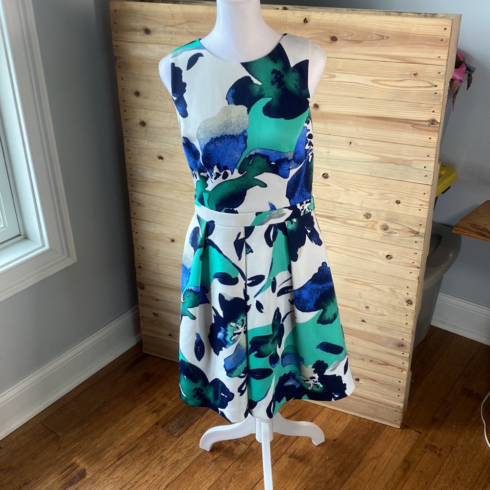 Gorgeous Vince Camuto dress. Like new. Size 10